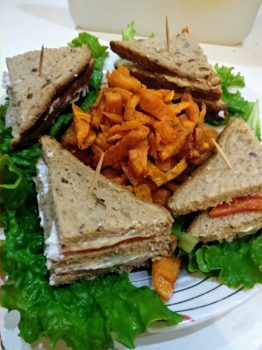 ΕΝΑ ΔΙΑΦΟΡΕΤΙΚΟ CLUB SANDWICH